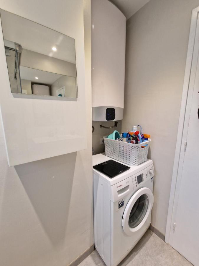 Claude Apartment